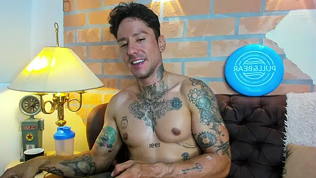 Snapshot of Dylanstonne chatting on 03.09.25 Dylanstonne online show from 03.09.25