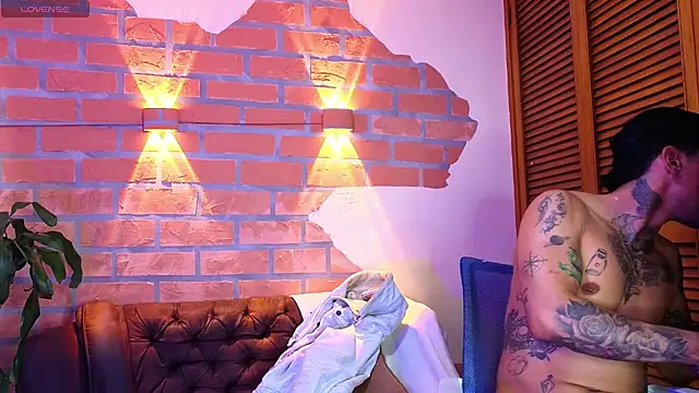 Snapshot of Dylanstonne chatting on 11.07.25 Dylanstonne online show from 11.07.25