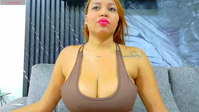 lindsayhoffman18 online show from 04.14.26