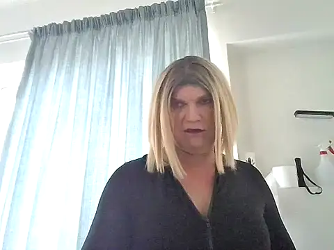 Snapshot of Leila1965 chatting on 11.08.25 Leila1965 online show from 11.08.25