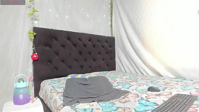 emi henao online show from 02.12.25