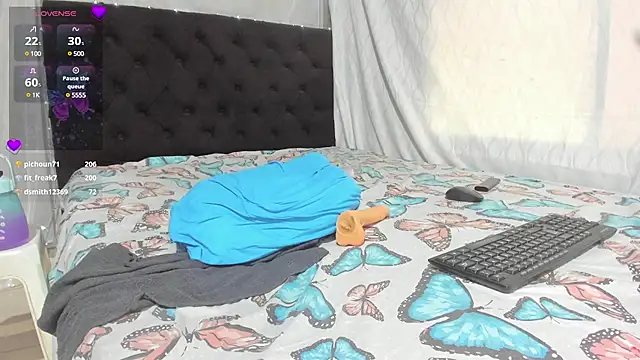 emi henao online show from 02.22.25