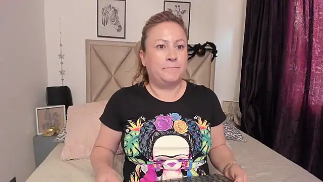 Snapshot of MonyCassius chatting on 11.08.25 MonyCassius online show from 11.08.25