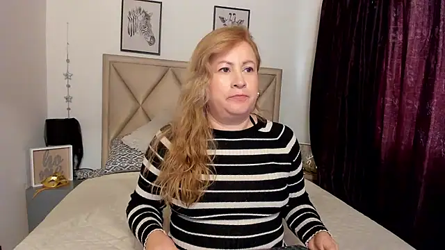 Snapshot of MonyCassius chatting on 11.24.25 MonyCassius online show from 11.24.25