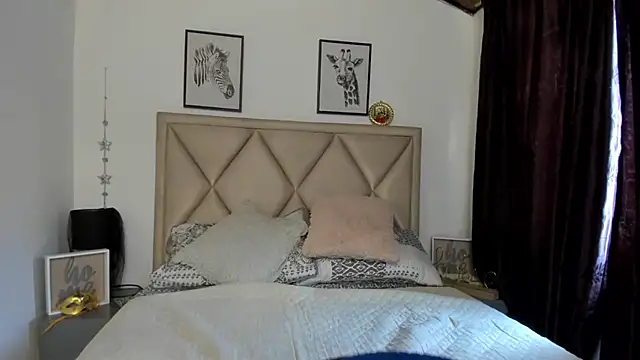 Snapshot of MonyCassius chatting on 11.28.25 MonyCassius online show from 11.28.25