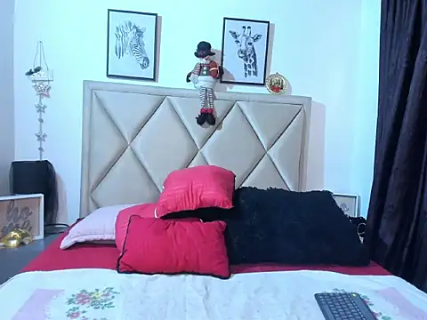 Snapshot of MonyCassius chatting on 12.03.25 MonyCassius online show from 12.03.25