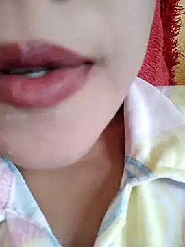 Snapshot of Anki-doll chatting on 02.08.25 Anki-doll online show from 02.08.25