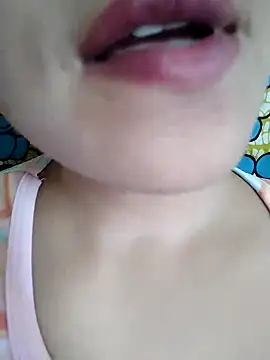 Snapshot of Anki-doll chatting on 09.19.25 Anki-doll online show from 09.19.25