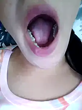 Snapshot of Anki-doll chatting on 09.23.25 Anki-doll online show from 09.23.25