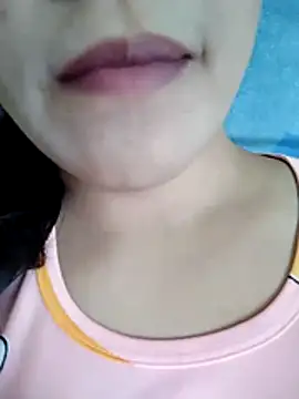 Snapshot of Anki-doll chatting on 11.13.25 Anki-doll online show from 11.13.25