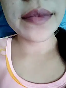 Snapshot of Anki-doll chatting on 11.17.25 Anki-doll online show from 11.17.25