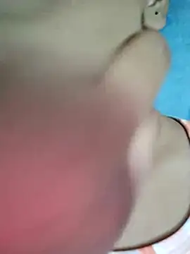 Snapshot of Anki-doll chatting on 11.18.25 Anki-doll online show from 11.18.25