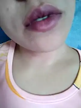 Snapshot of Anki-doll chatting on 11.19.25 Anki-doll online show from 11.19.25