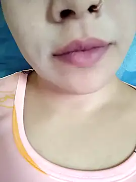 Snapshot of Anki-doll chatting on 11.21.25 Anki-doll online show from 11.21.25