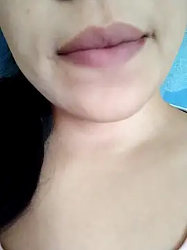 Snapshot of Anki-doll chatting on 11.23.25 Anki-doll online show from 11.23.25