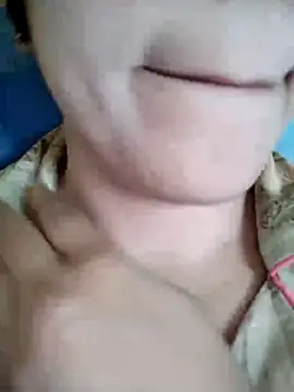 Snapshot of Anki-doll chatting on 11.24.25 Anki-doll online show from 11.24.25