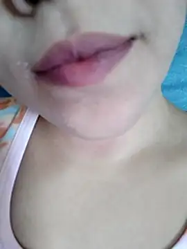 Snapshot of Anki-doll chatting on 11.27.25 Anki-doll online show from 11.27.25