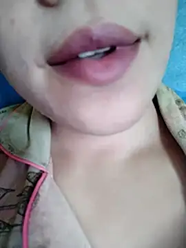 Snapshot of Anki-doll chatting on 11.28.25 Anki-doll online show from 11.28.25