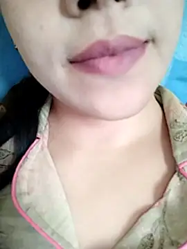 Snapshot of Anki-doll chatting on 12.04.25 Anki-doll online show from 12.04.25