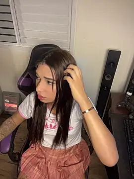 Snapshot of Gabyzinha_ni chatting on 06.17.26 Gabyzinha ni online show from 06.17.26