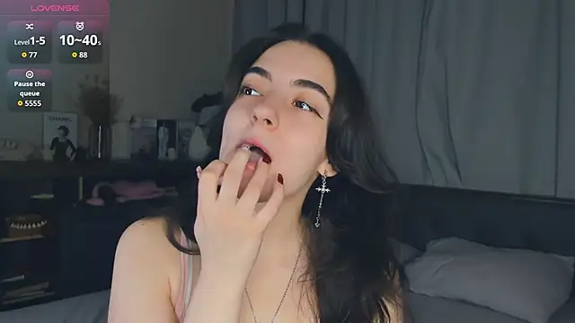 Snapshot of DracosMoon chatting on 11.25.25 DracosMoon online show from 11.25.25