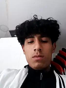 Snapshot of alexander32r chatting on 09.11.25 alexander32r online show from 09.11.25