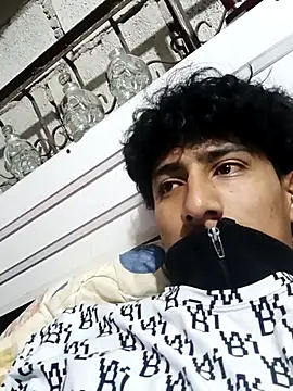 Snapshot of alexander32r chatting on 10.13.25 alexander32r online show from 10.13.25