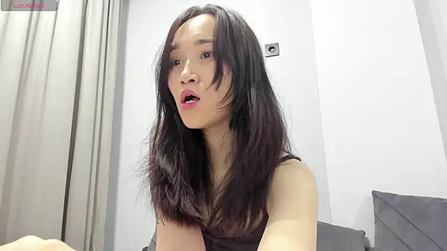 Snapshot of aenie chatting on 01.12.25 aenie online show from 01.12.25