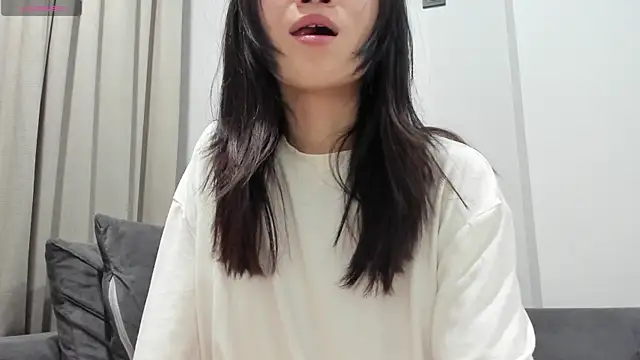 Snapshot of aenie chatting on 01.27.25 aenie online show from 01.27.25