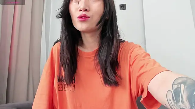 Snapshot of aenie chatting on 02.08.25 aenie online show from 02.08.25