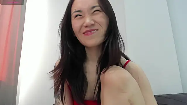 Snapshot of aenie chatting on 02.21.25 aenie online show from 02.21.25