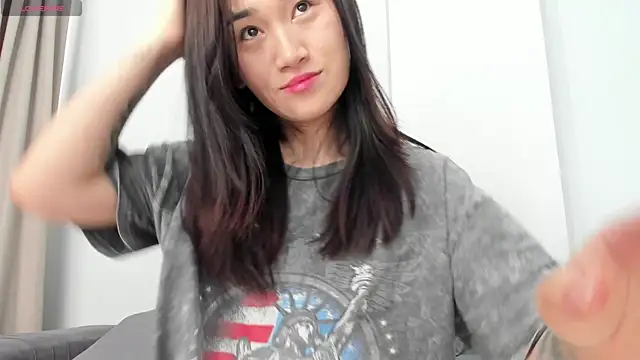 Snapshot of aenie chatting on 02.24.25 aenie online show from 02.24.25