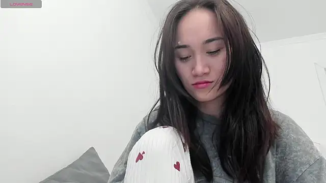 Snapshot of aenie chatting on 03.11.25 aenie online show from 03.11.25