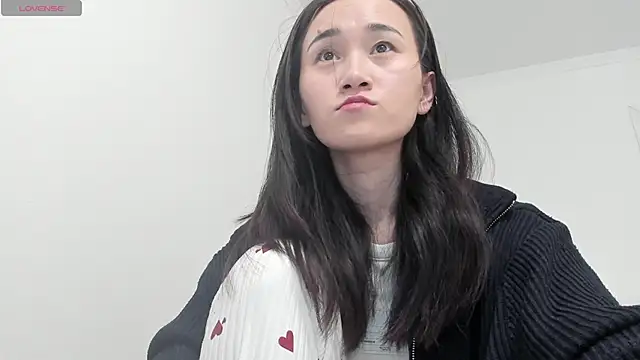 Snapshot of aenie chatting on 03.14.25 aenie online show from 03.14.25