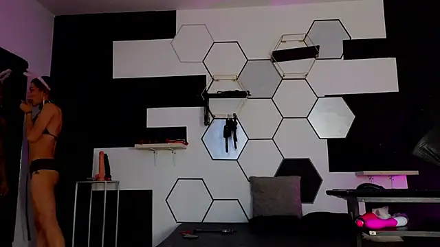 haileycat online show from 02.05.25