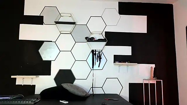 haileycat online show from 02.19.25