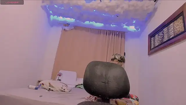 Lauu G online show from 01.10.25