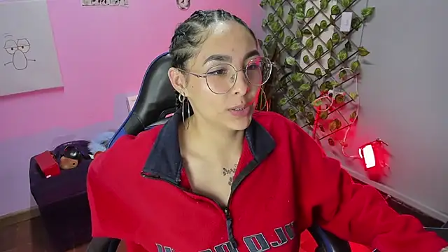 ChloeeTompson  online show from 12.03.25