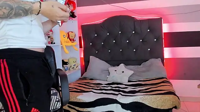 Snapshot of _tatho_perovich_ chatting on 12.04.24 tatho perovich online show from 12.04.24