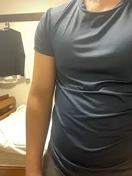 YU-KI00 online show from 10.28.25