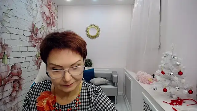 Snapshot of Cutie_Asya chatting on 12.16.24 Cutie Asya online show from 12.16.24
