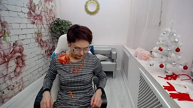 Snapshot of Cutie_Asya chatting on 12.16.24 Cutie Asya online show from 12.16.24