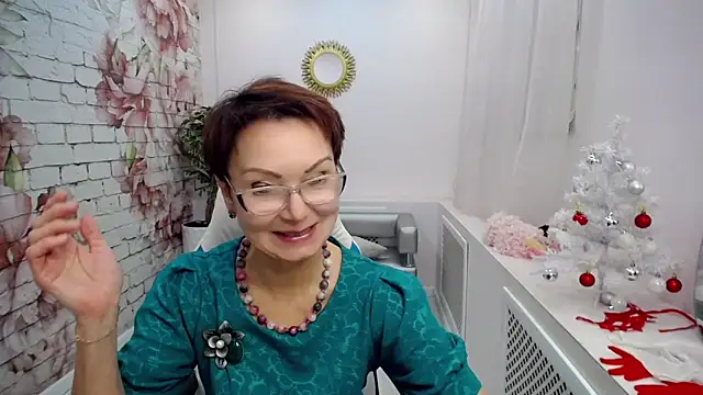 Snapshot of Cutie_Asya chatting on 12.17.24 Cutie Asya online show from 12.17.24