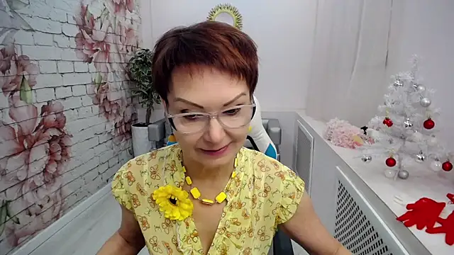 Snapshot of Cutie_Asya chatting on 12.18.24 Cutie Asya online show from 12.18.24