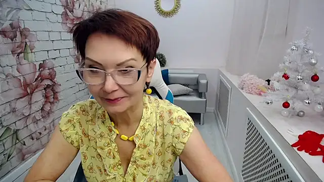Snapshot of Cutie_Asya chatting on 12.18.24 Cutie Asya online show from 12.18.24