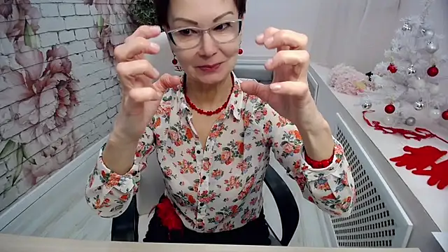 Snapshot of Cutie_Asya chatting on 12.19.24 Cutie Asya online show from 12.19.24