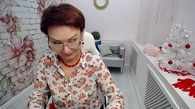 Snapshot of Cutie_Asya chatting on 12.19.24 Cutie Asya online show from 12.19.24