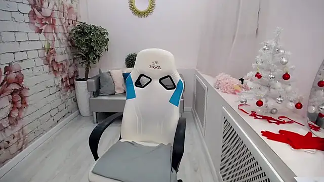 Snapshot of Cutie_Asya chatting on 12.23.24 Cutie Asya online show from 12.23.24