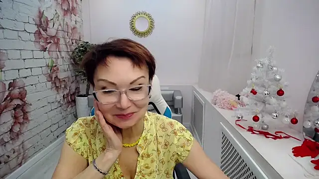 Snapshot of Cutie_Asya chatting on 12.24.24 Cutie Asya online show from 12.24.24