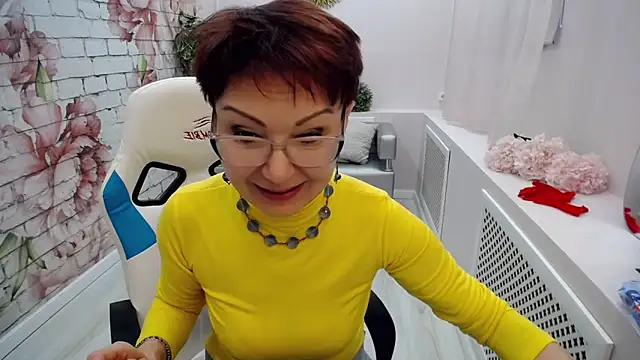 Snapshot of Cutie_Asya chatting on 03.19.25 Cutie Asya online show from 03.19.25